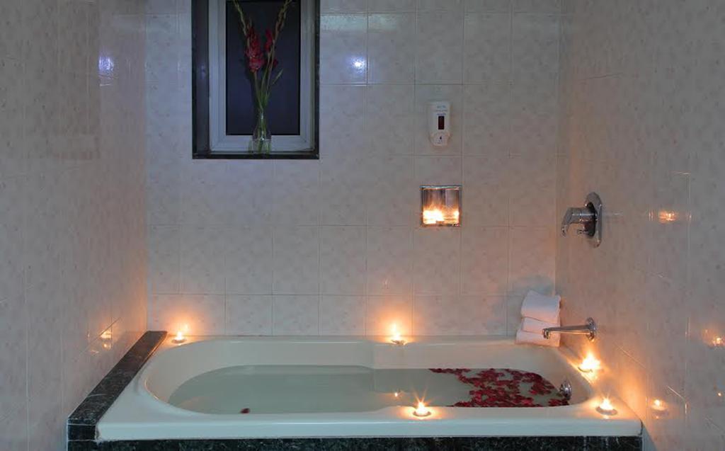 Hiltop Hotel Mumbai Eksteriør bilde