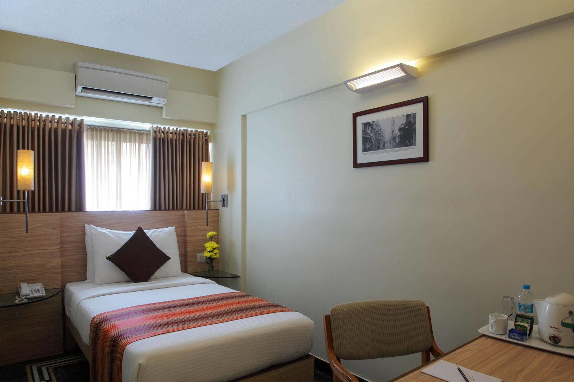 Hiltop Hotel Mumbai Eksteriør bilde
