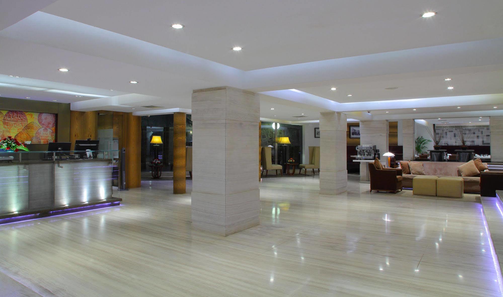 Hiltop Hotel Mumbai Eksteriør bilde