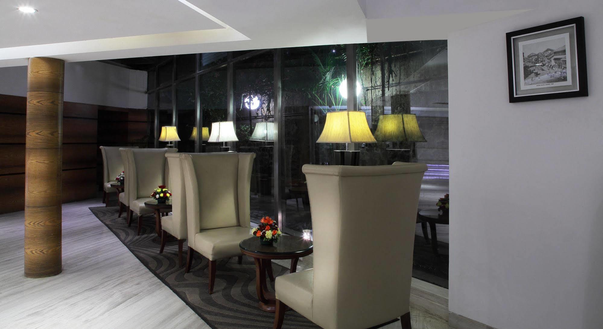 Hiltop Hotel Mumbai Eksteriør bilde